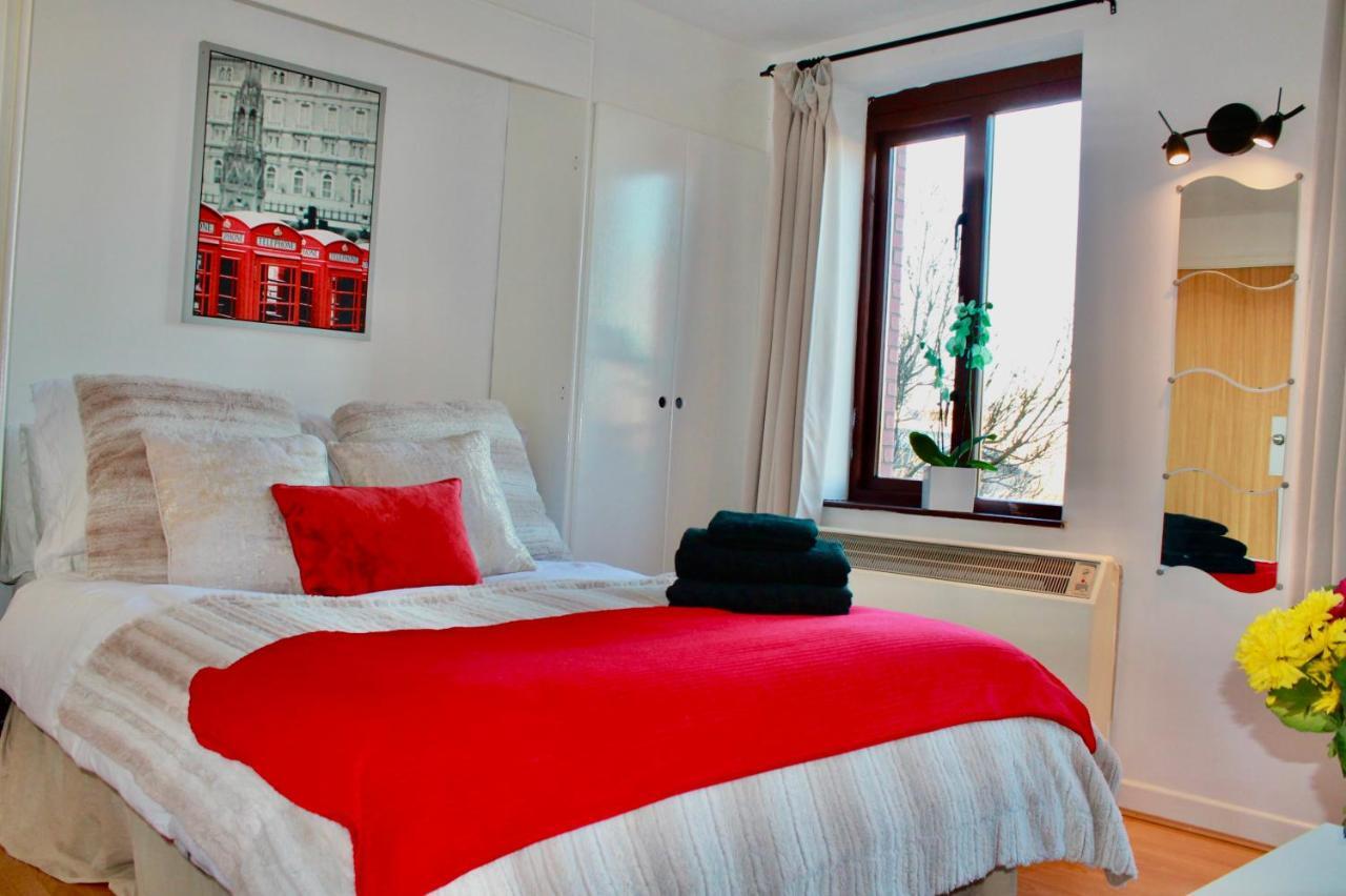 Apartament Tobacco Dock Studio *
