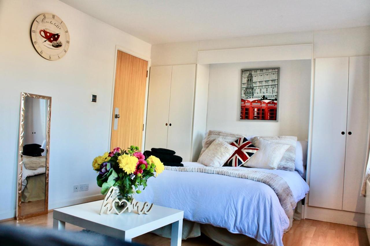 Apartament Tobacco Dock Studio *