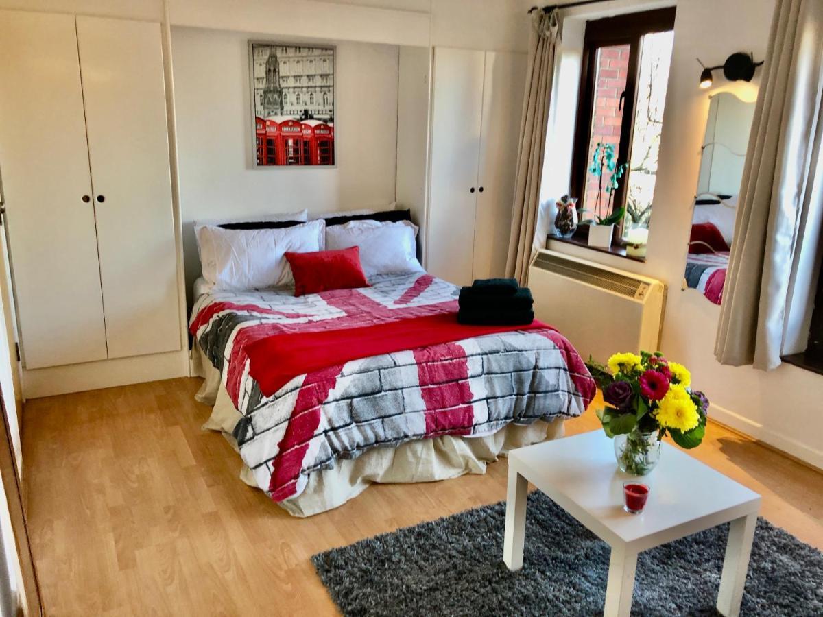 Apartament Tobacco Dock Studio *