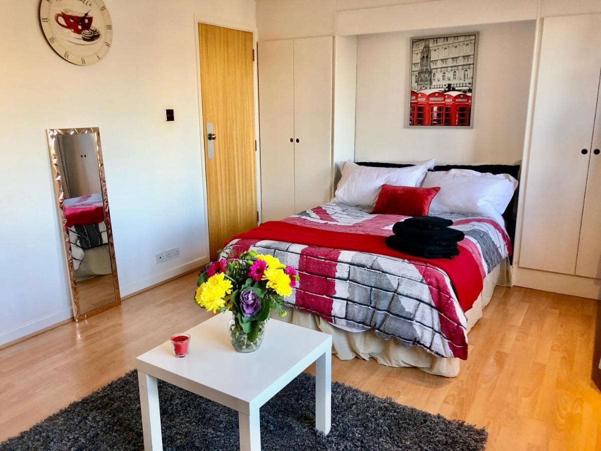 Apartament Tobacco Dock Studio *