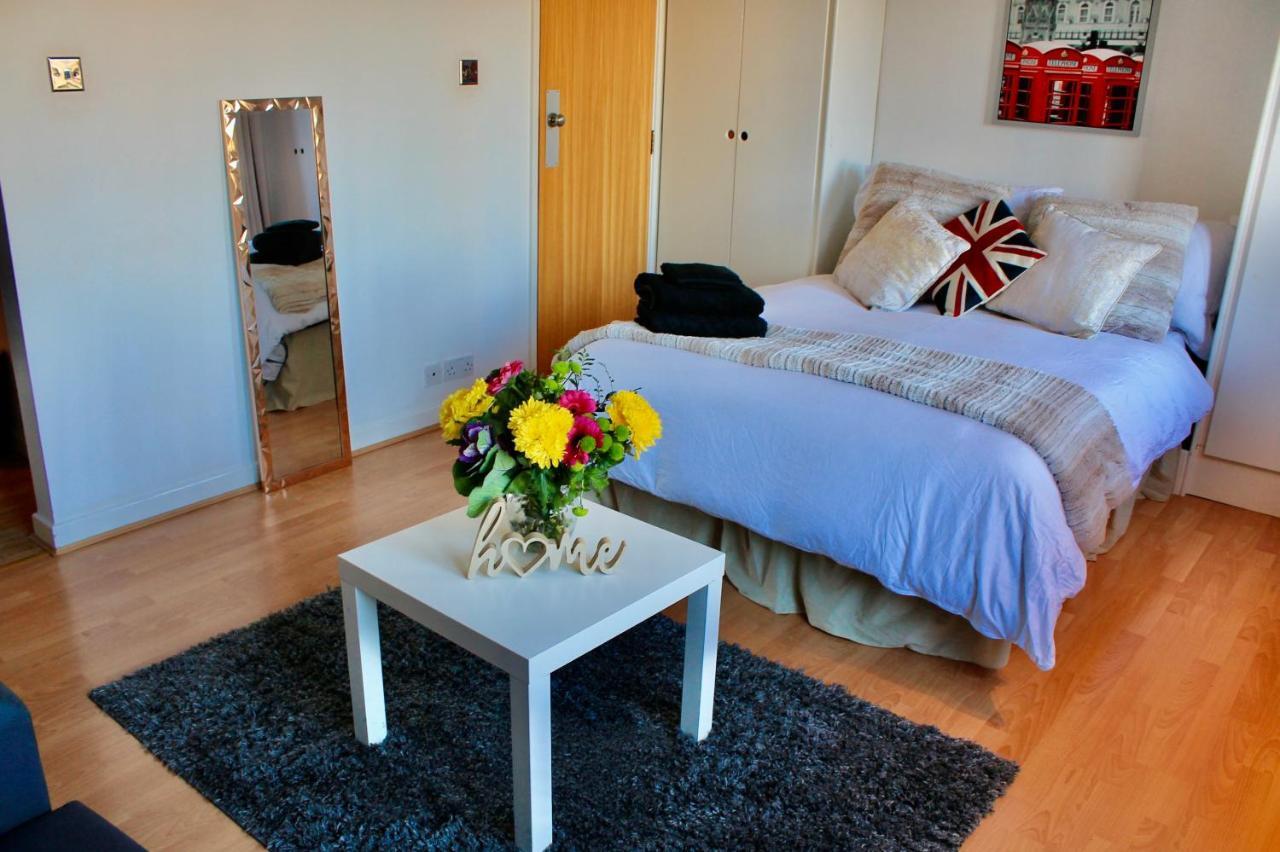 Apartament Tobacco Dock Studio *